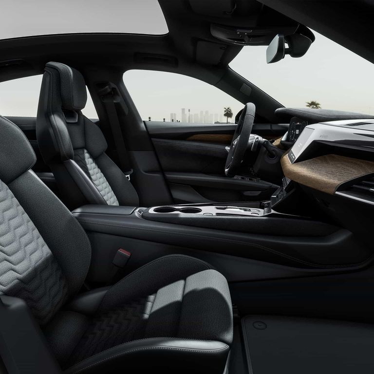 Cockpit view Audi e-tron GT